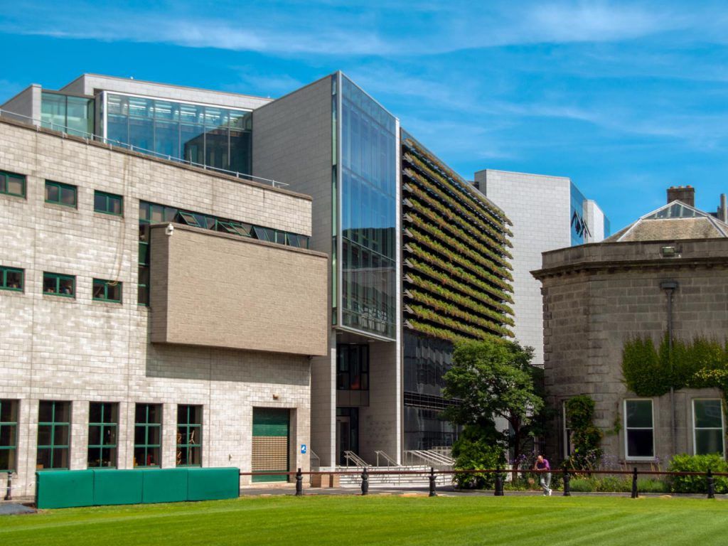 Trinity buisness school enterance seen from a distance